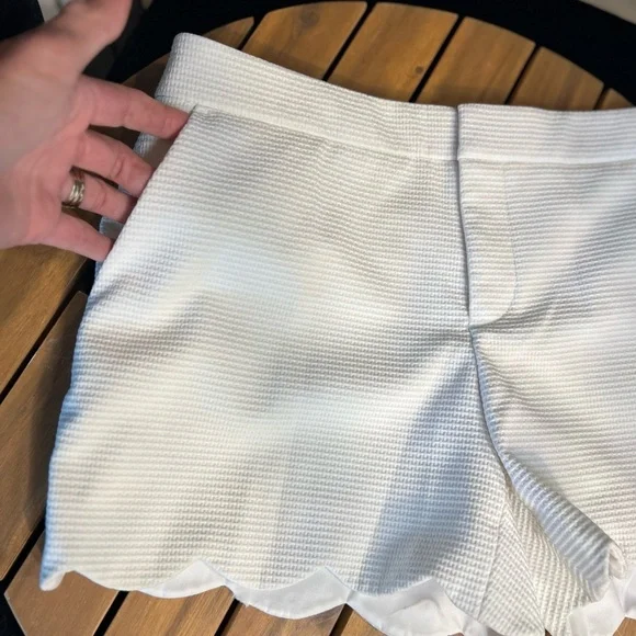 Club Monaco Scalloped Hem White Chino Shorts Women's Size 4 Textured - Picture 10 of 15